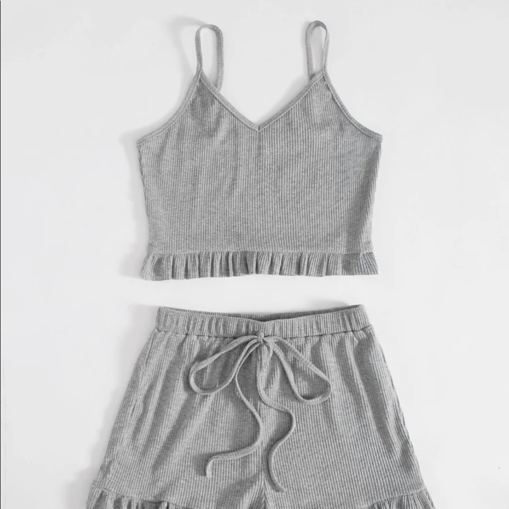 Rib-knit ruffle hem cami top& shorts